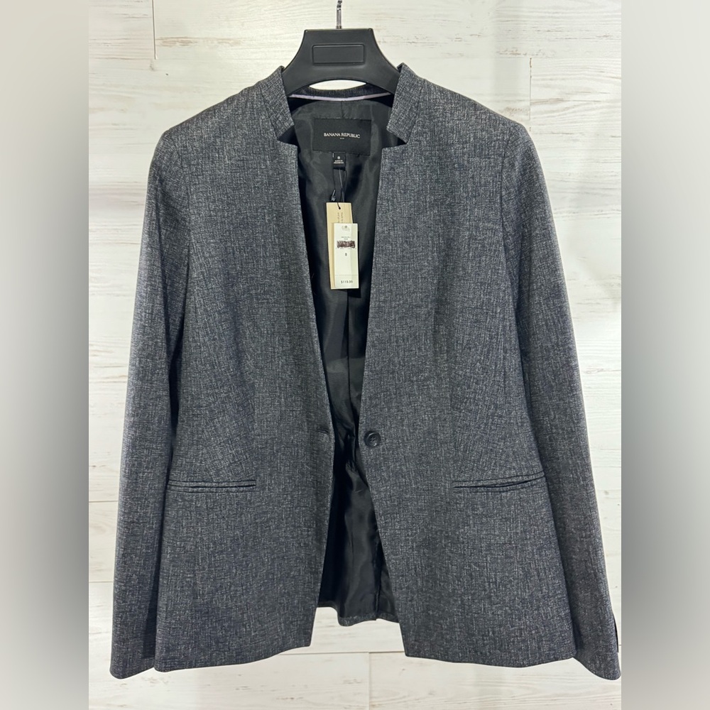 Banana Republic; size 8 woman’s reversed collar blazer
